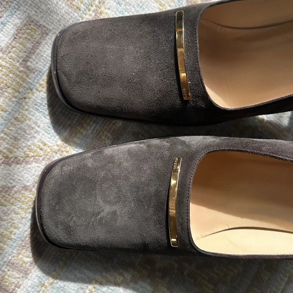 Gucci Grey Suede Block Heel Pumps with Gold Bar size 8 - Picture 7 of 8